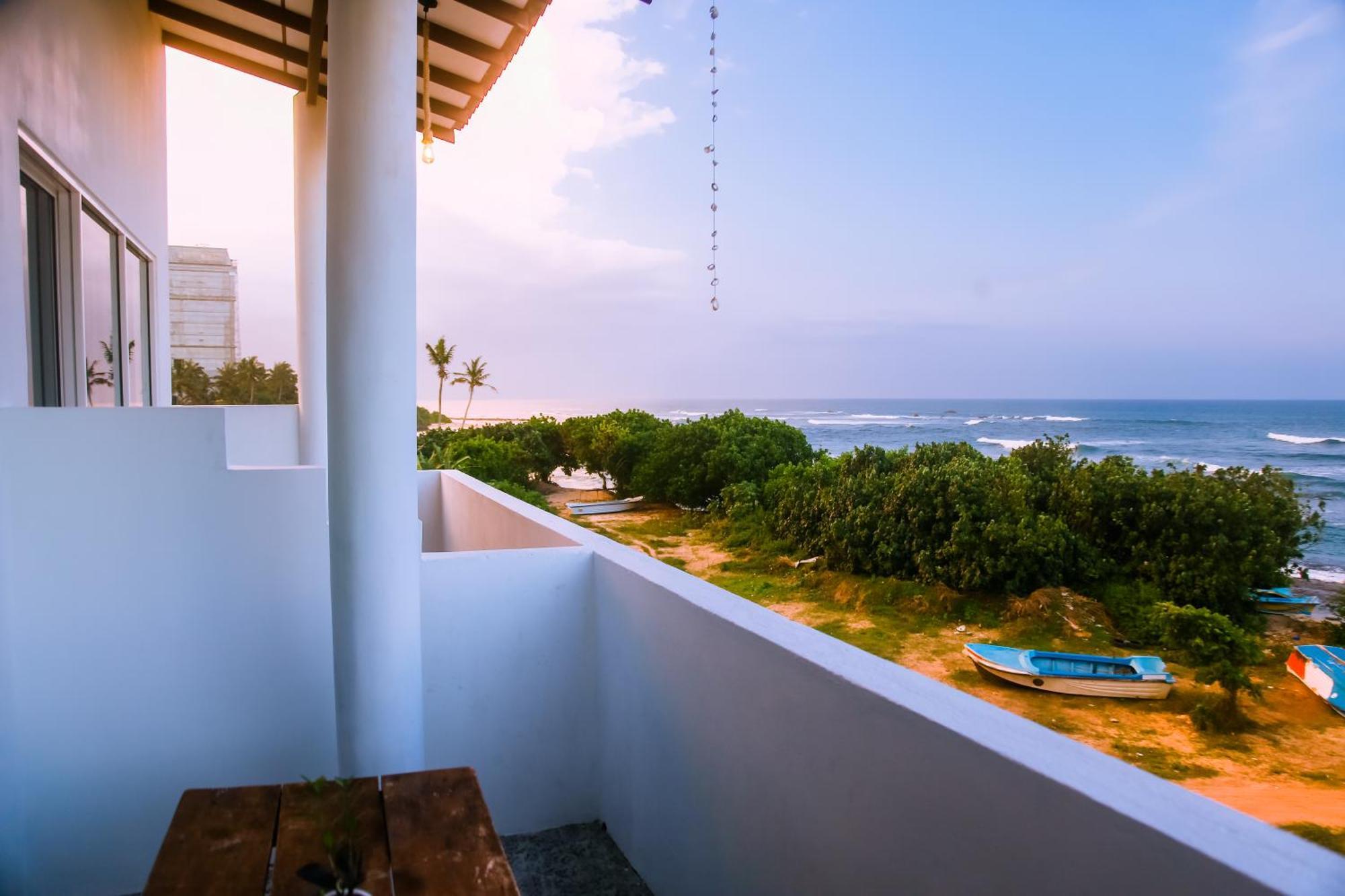 Mirissa Turtle Point Guest Hotel Exterior photo