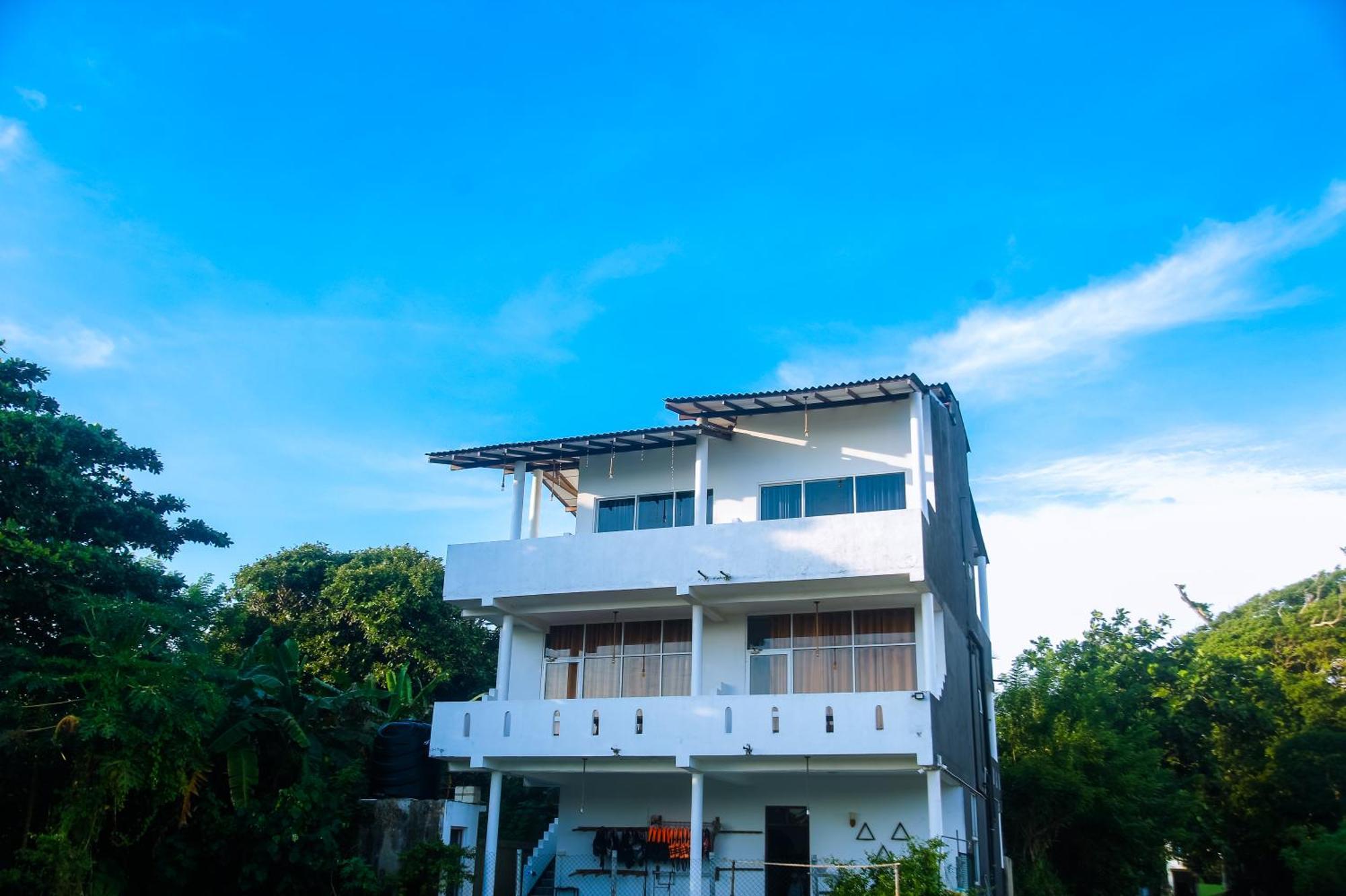 Mirissa Turtle Point Guest Hotel Exterior photo